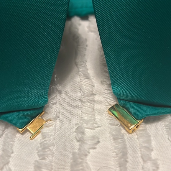 Like new green front closure VS push up bra - Picture 3 of 4